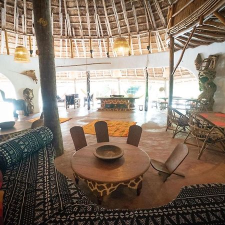 La Case Girafe Bed & Breakfast Boukot Ouolof Eksteriør bilde